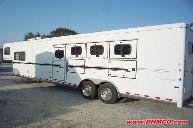 4 Horse Sundowner Horse Trailer with Living Quarters Dixie Horse