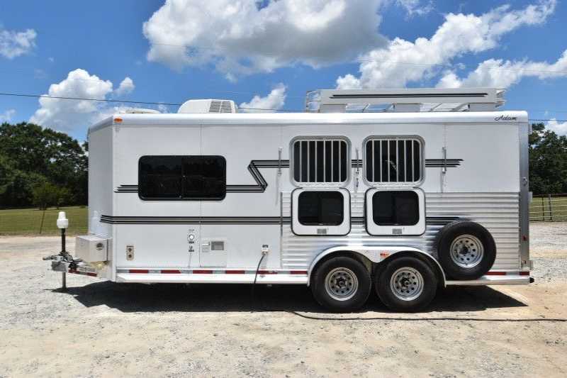Used 2009 Adam 2 Horse Trailer with Living Quarters Dixie Horse
