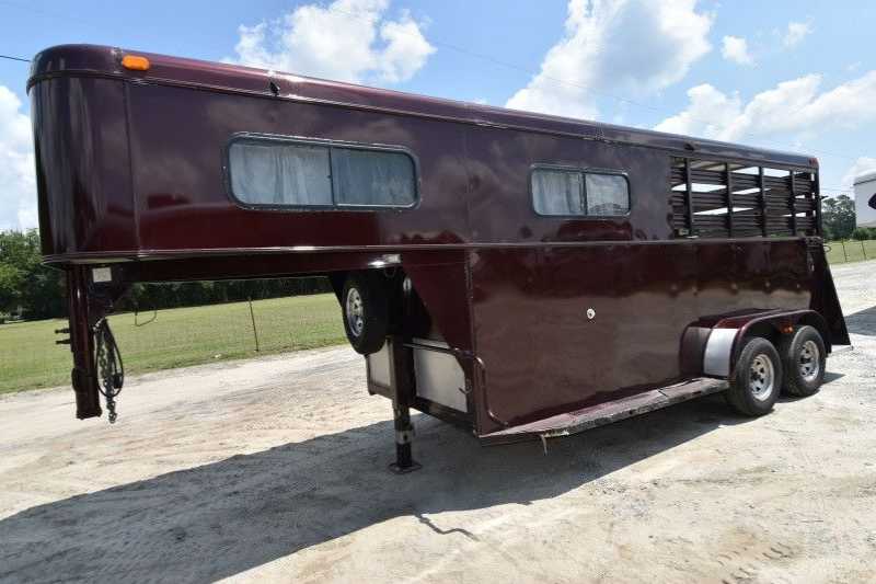 Used 1995 Adam 2 Horse Trailer Gooseneck Horse Trailer Dixie Horse