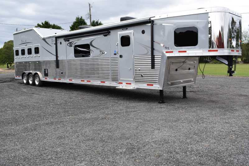 2019 Lakota 4 Horse Trailer with Living Quarters Dixie Horse & Mule Co