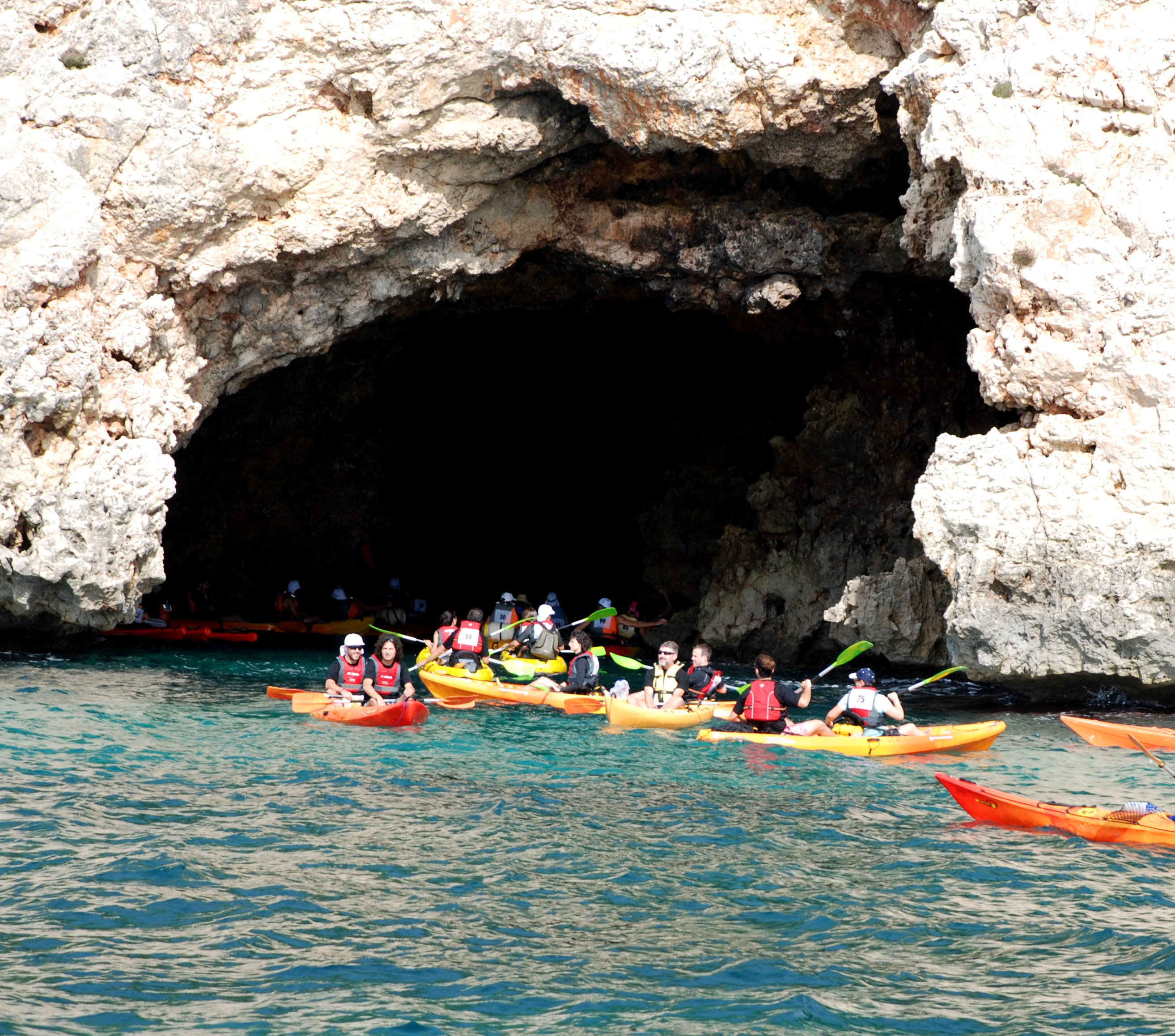 Ruta kayakcuevas + snorkel en la reserva marina de Menorca