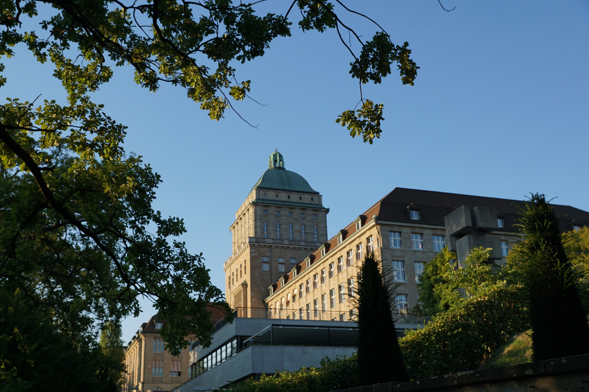 Übersetzungsbüro Zürich Hirzenbach Dialektikus Englisch