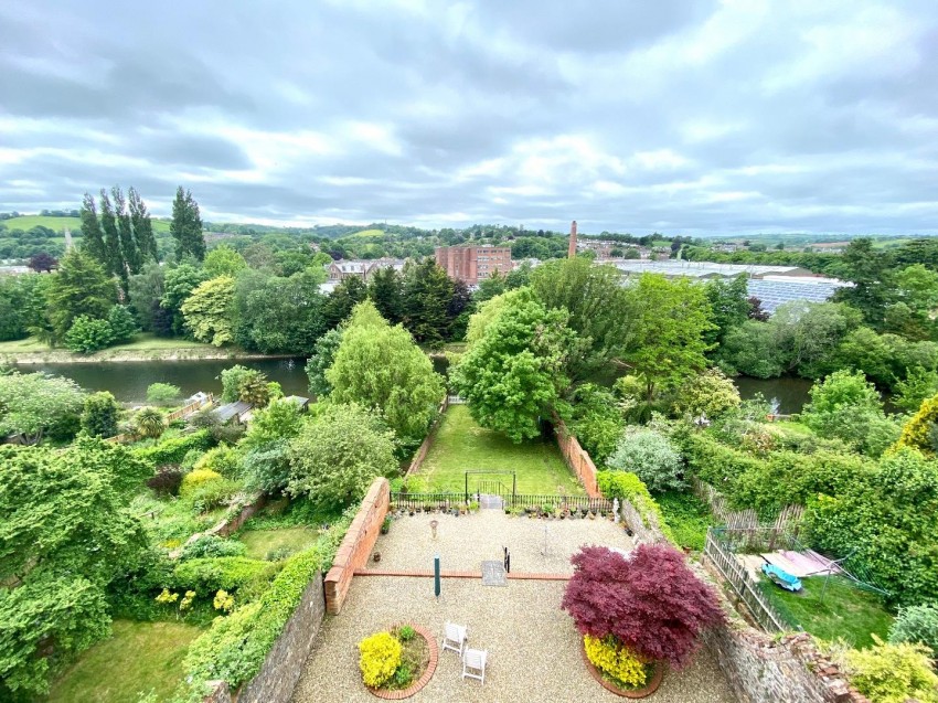 St. Peter Street, Tiverton, Devon, 2 bedroom, Flat