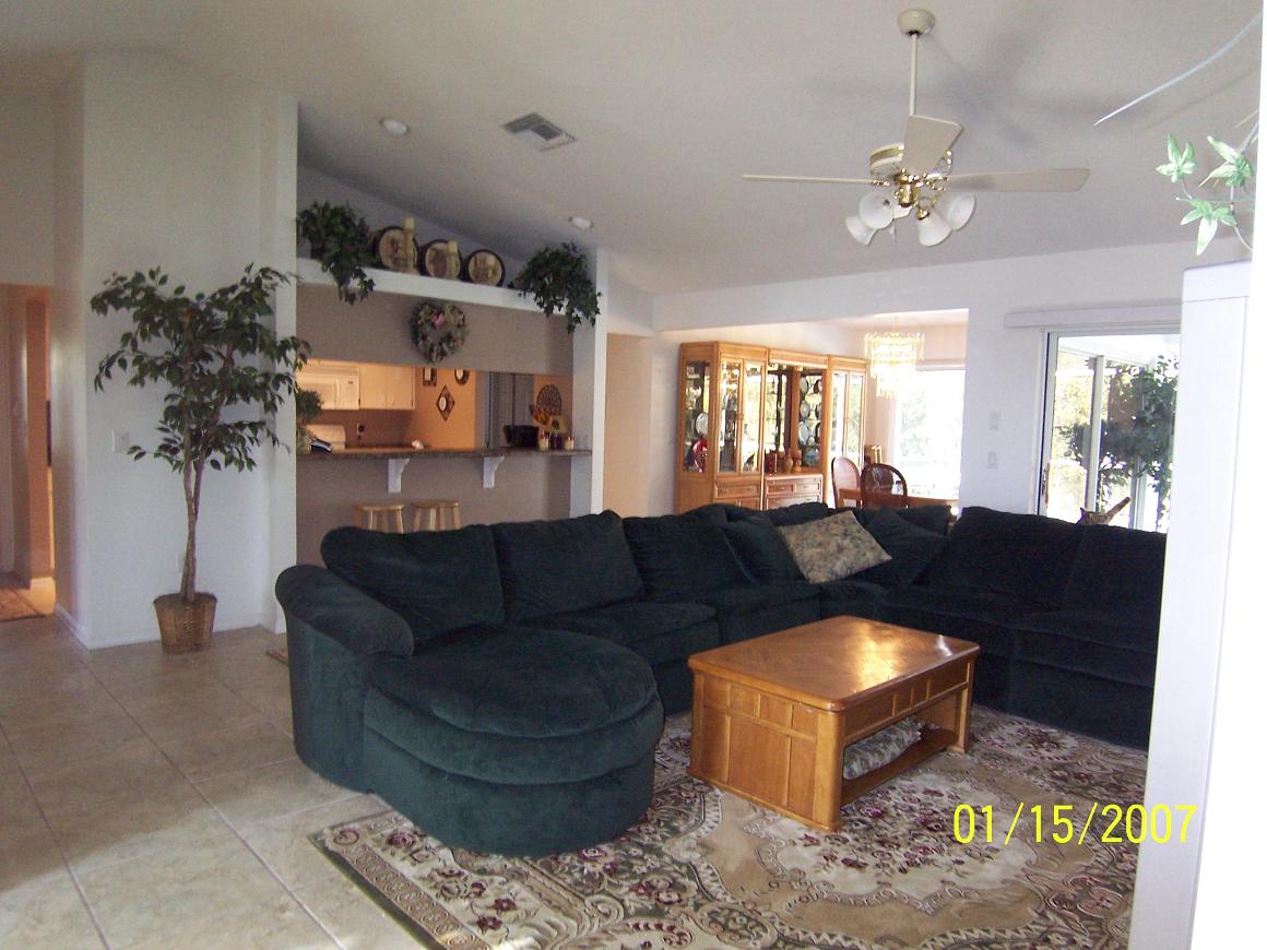 Spring Hill, FL House For Rent 3/2/2 + Den + Pool + Fireplace For Rent