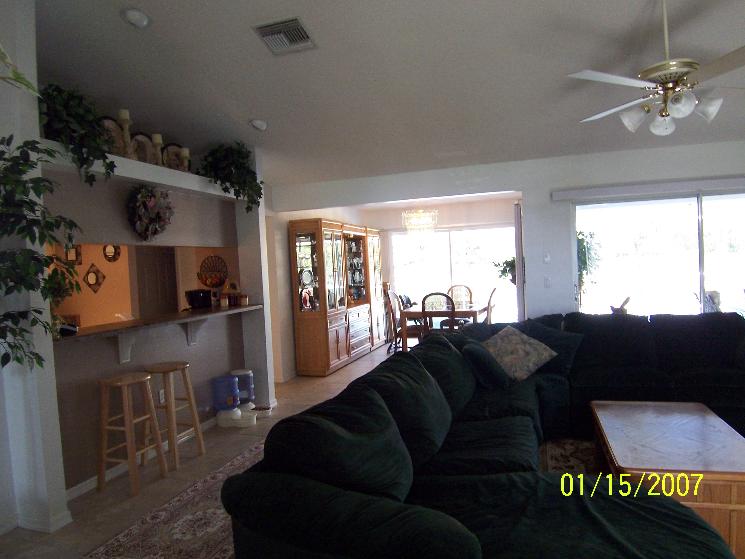 Spring Hill, FL House For Rent 3/2/2 + Den + Pool + Fireplace For Rent