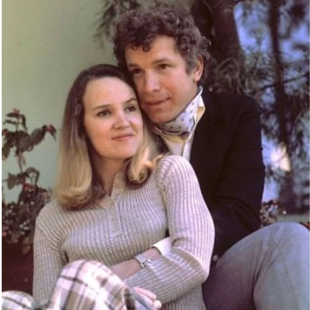 Mitzi McWhorter What happened to Wayne Rogers' exwife? Dicy Trends