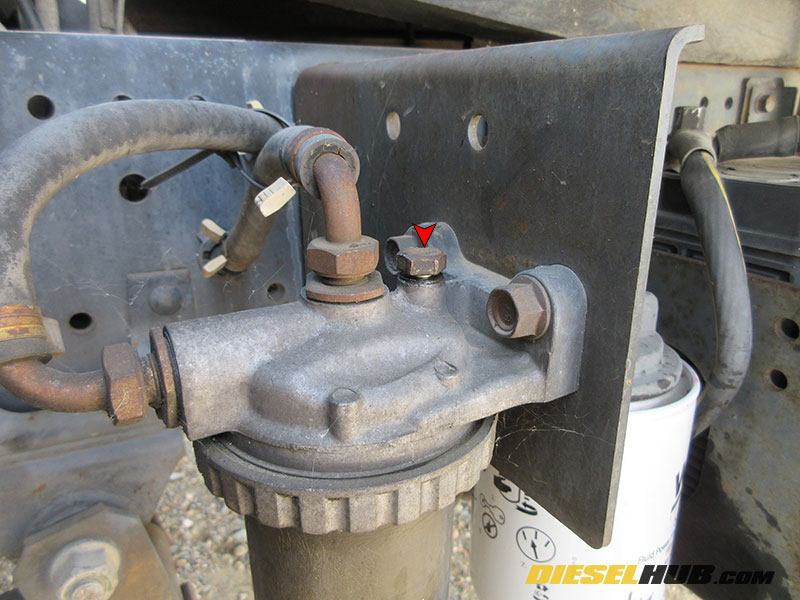 Isuzu 4.8L 4HE1 Fuel Filter Replacement Guide (Isuzu NPR, NPQ)