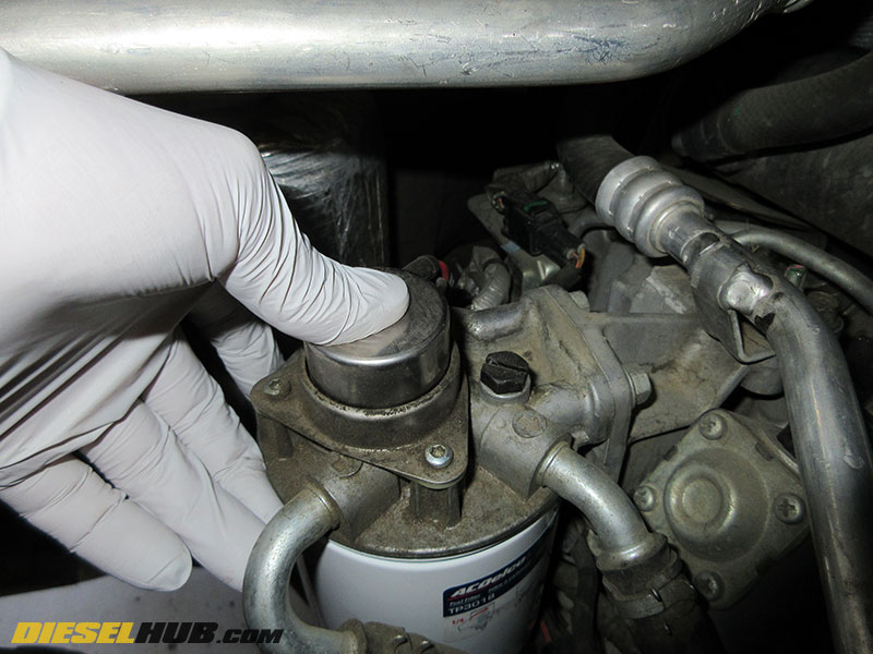 6.6L Duramax Fuel Water Separator Draining & Fuel Filter Replacement