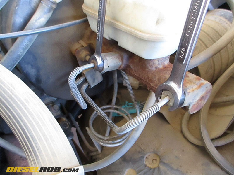 1987 - 1991 Ford F-Series Brake Master Cylinder Replacement Procedures