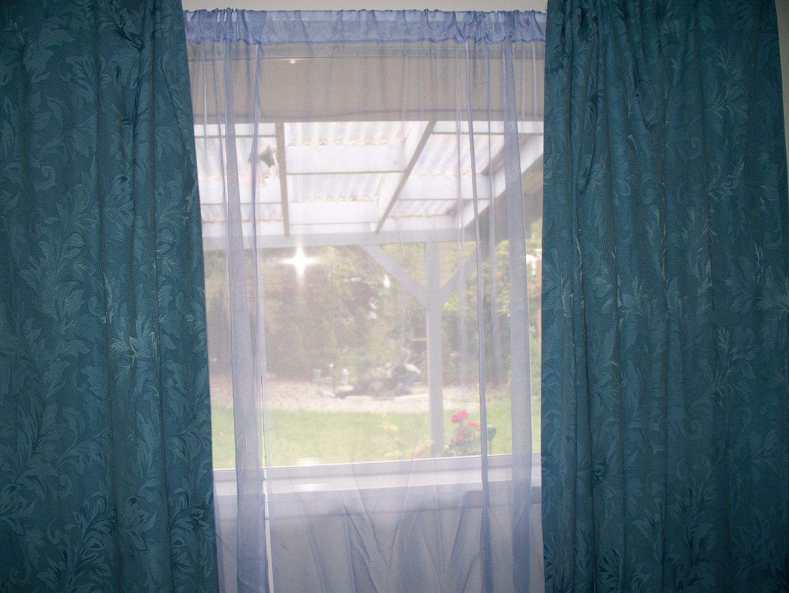Difference Between Blackout Curtains and Sheer Curtains. Difference