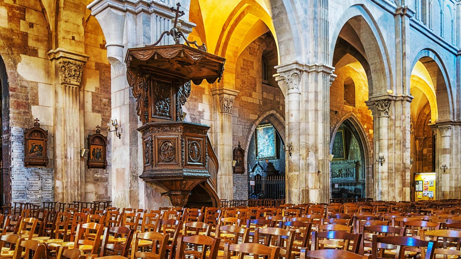 Differenza tra pulpito e ciborio Qual è la differenza tra
