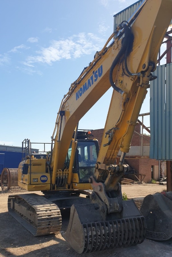 Digger Bidder Komatsu PC210LC10 excavator 2016, vandal guards, rear camera