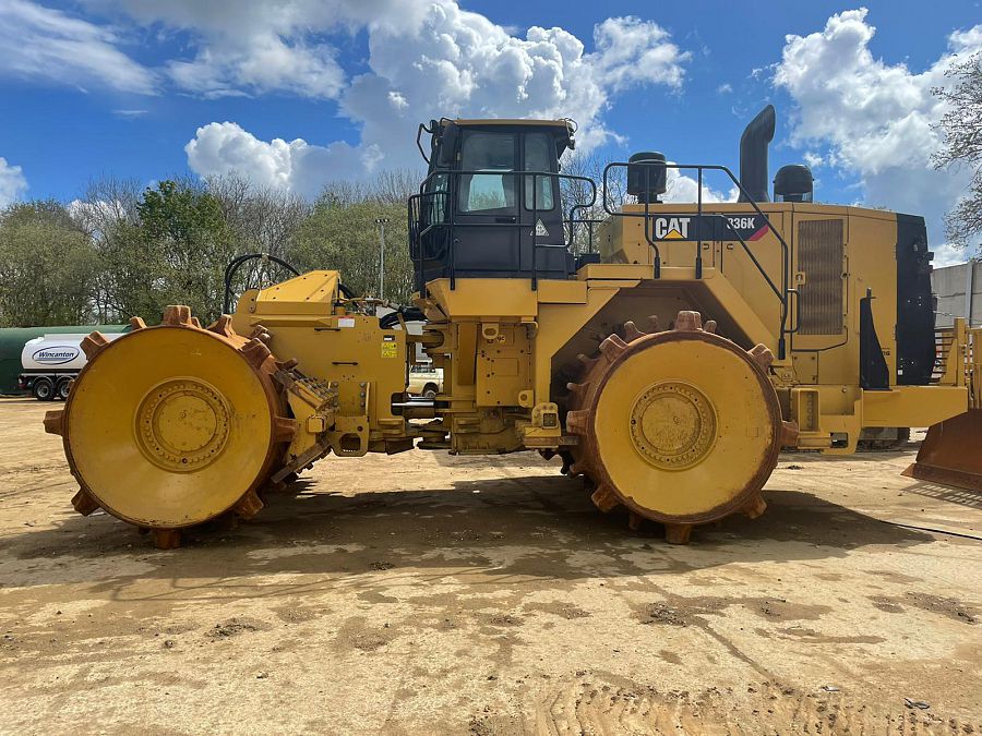 Digger Bidder 2020 CAT 836K trash compactor