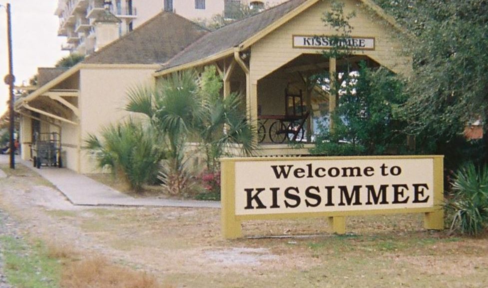 Images Condominiums in Kissimmee, Florida deemed at risk of collapse