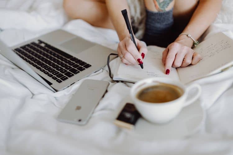 15 Top Female Digital Nomad Blogs Every Women Should Check Out