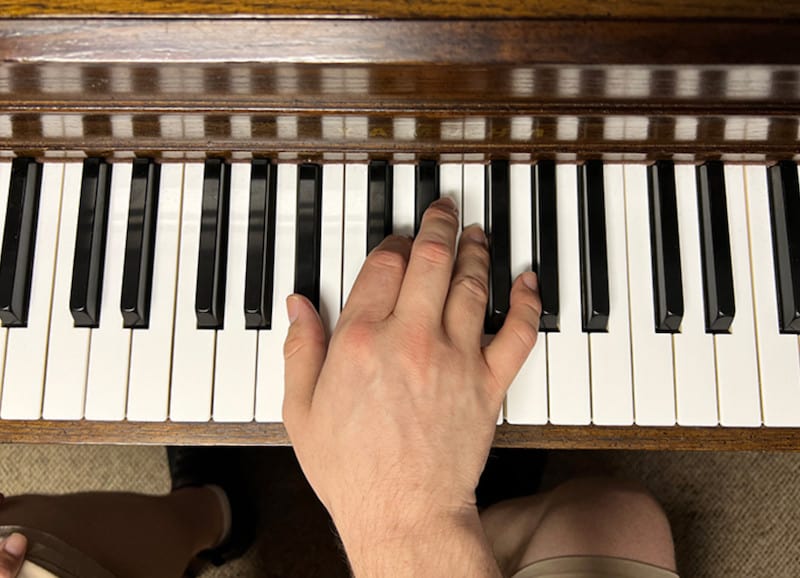 B Flat Major Piano Chord Hands, Finger Positions, Diagrams