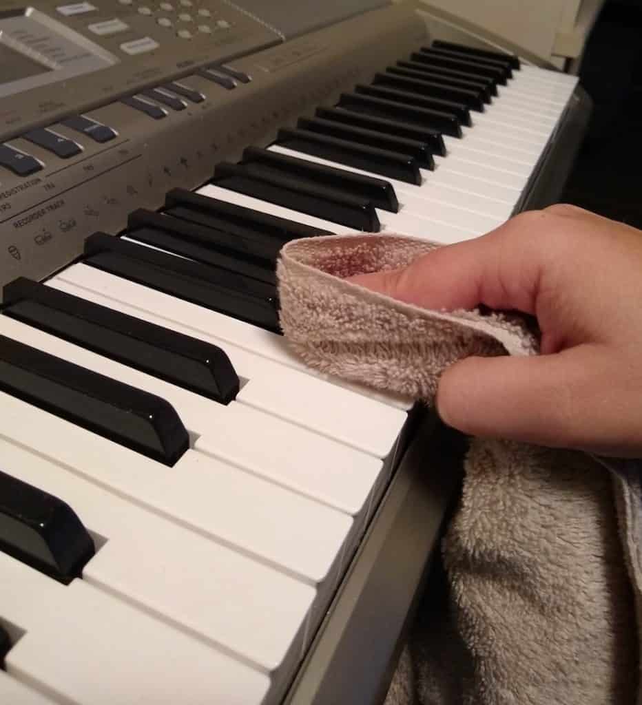 How to Clean Piano Keys – Cleaning Keys Safely and Easily