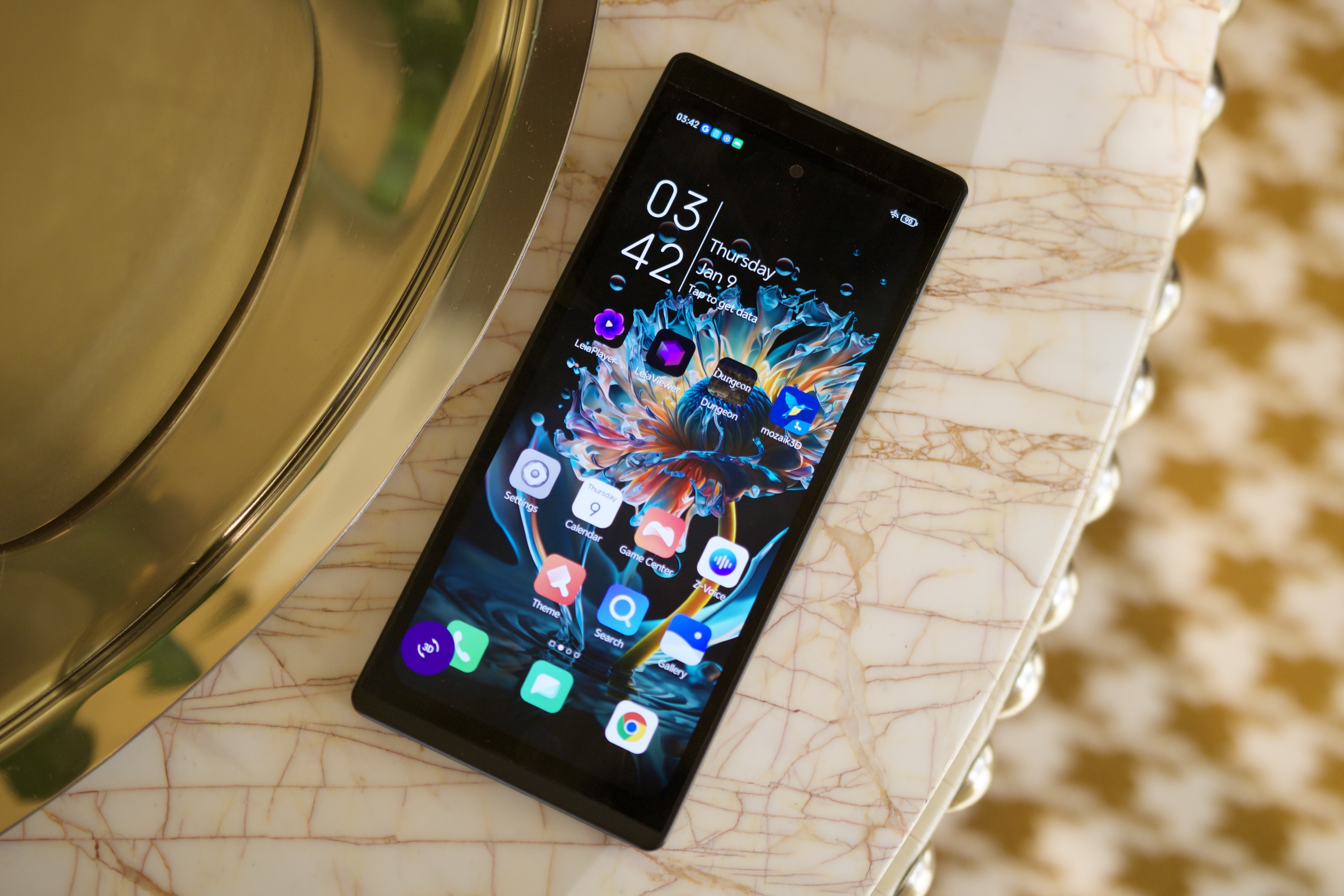 I tried a 3D smartphone from the future