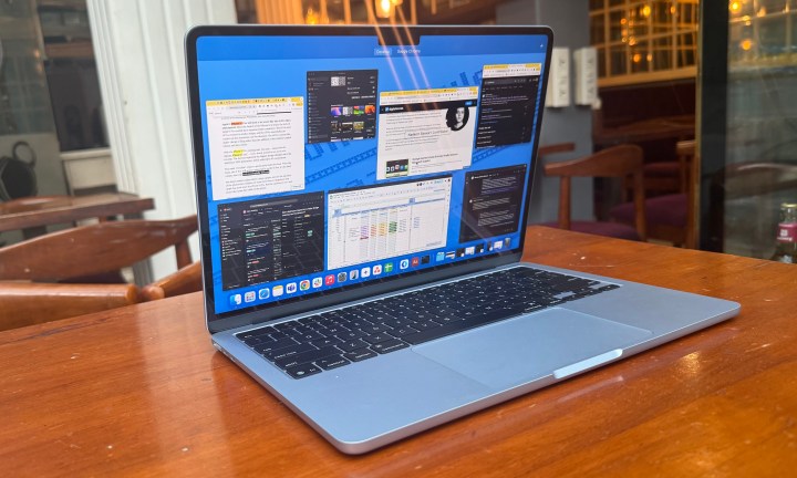 Background apps on M4 MacBook Air.