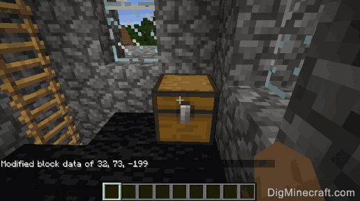 How to Add a Lock to a Chest in Minecraft