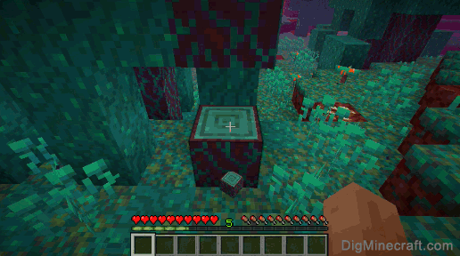 How to make a Warped Stem in Minecraft