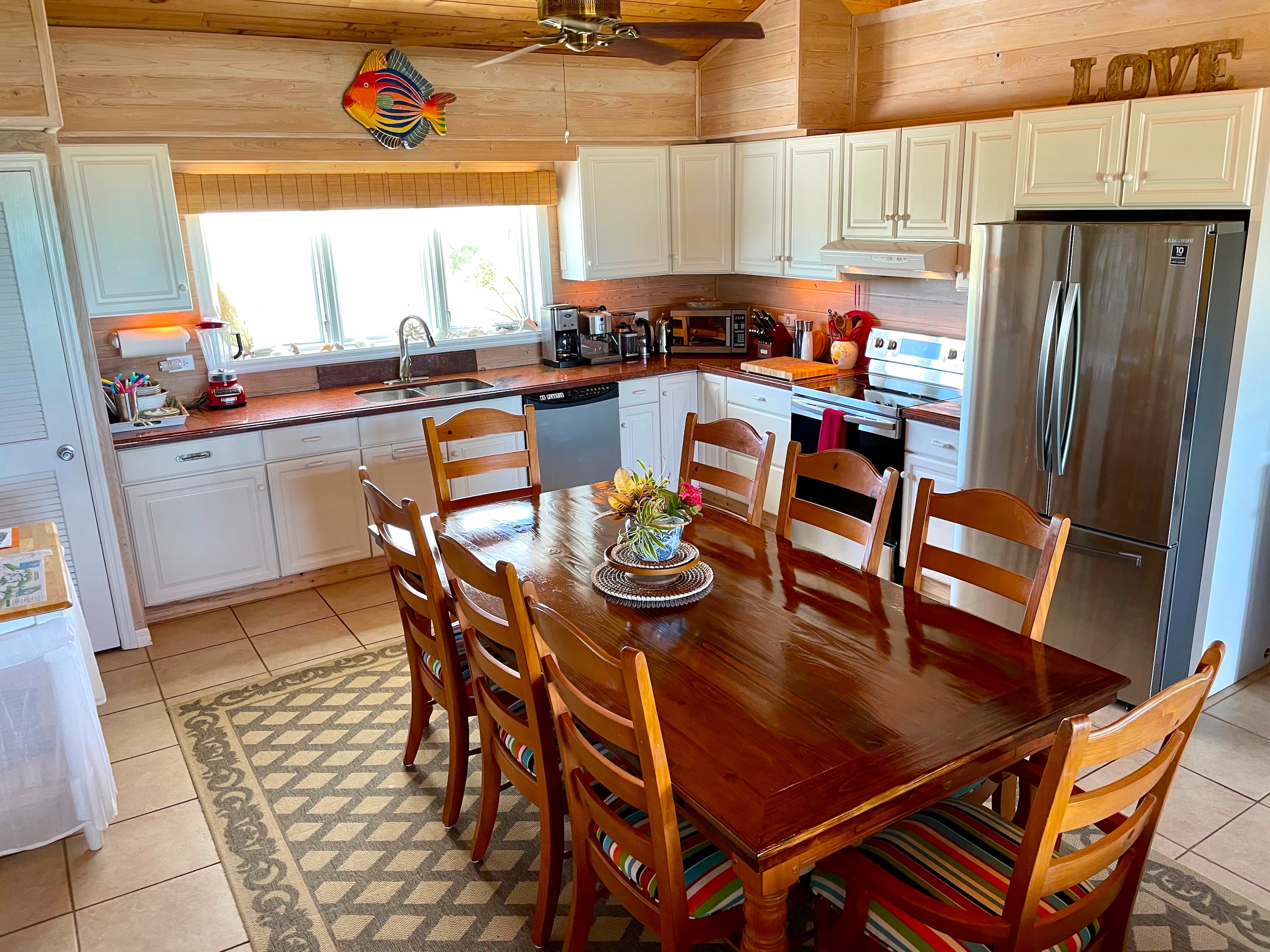 Bahamas Vacation Dillycrab’s Full Kitchen