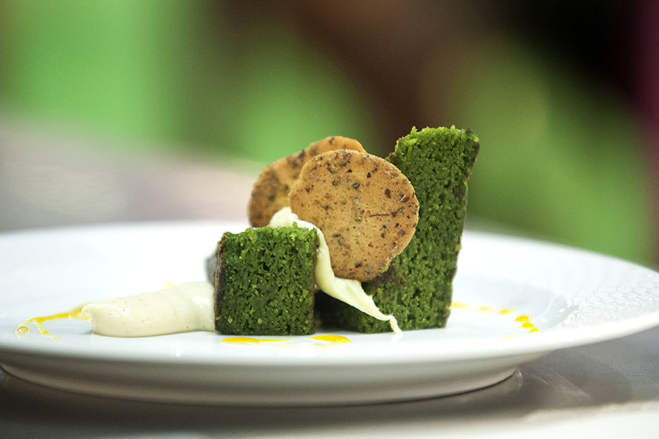 Spanish pastry chef puts seaweed cakes on the menu