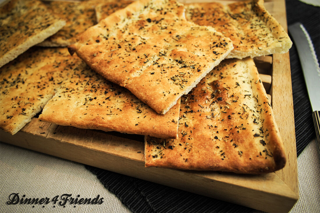 Easypeasy, knuspriges Pizzabrot selbst machen Dinner4Friends