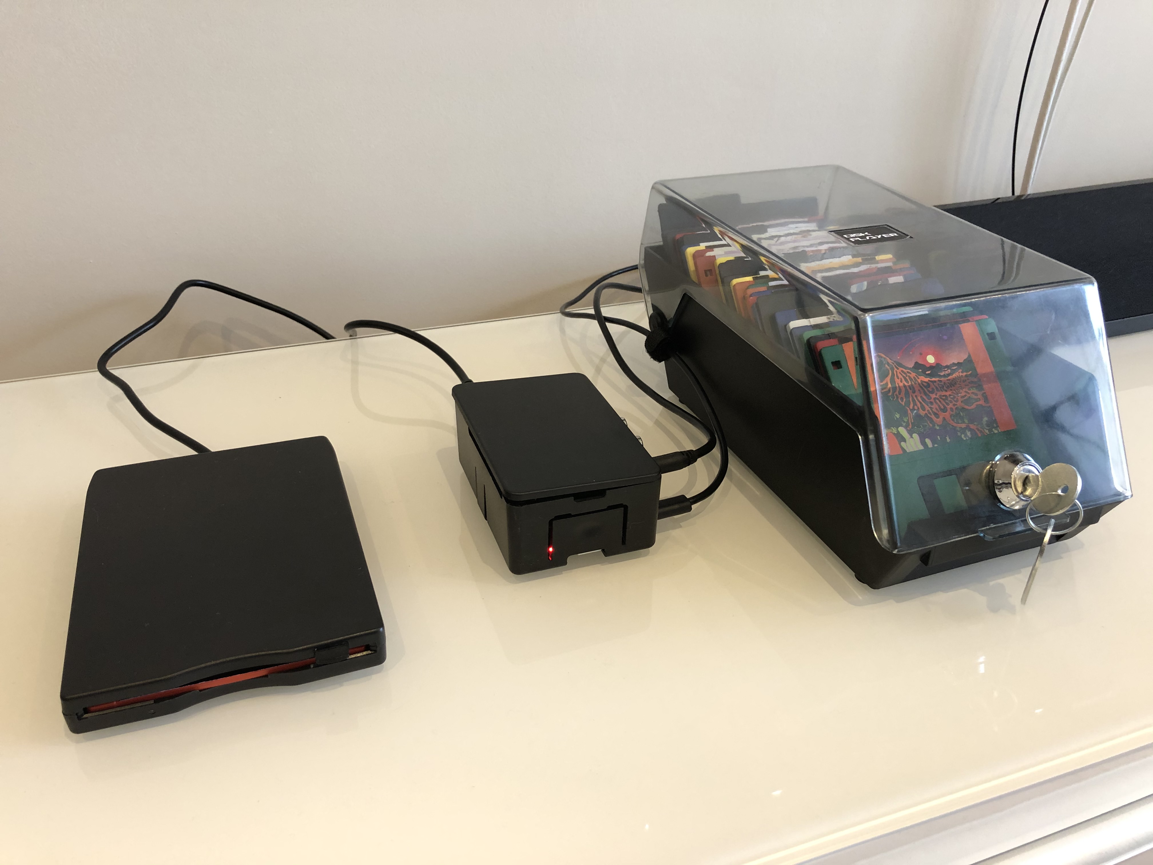 Diskplayer Using 3.5" floppy disks to play albums on Spotify