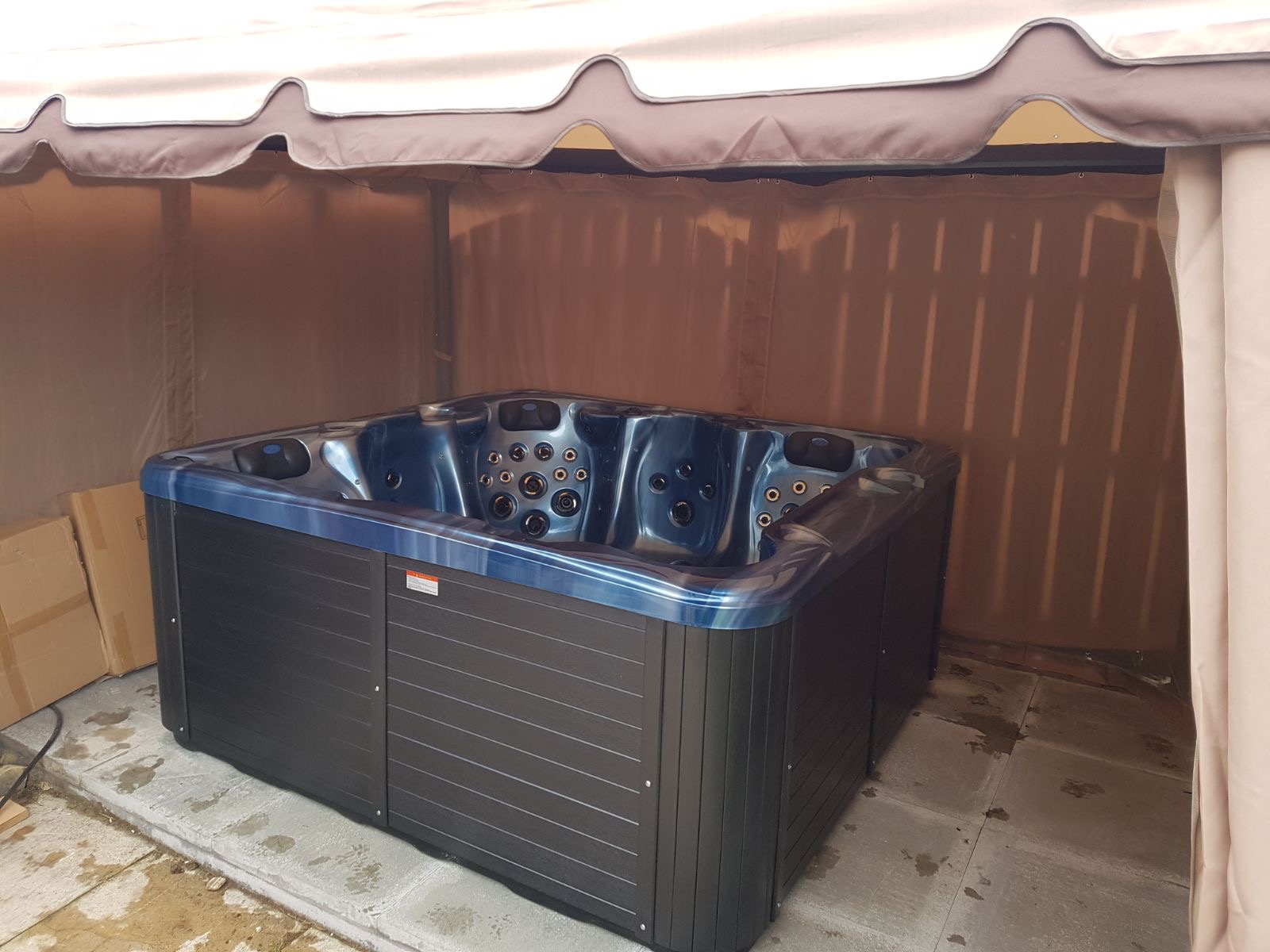 Rose 6 Seat Hot Tub Delivered Scotland
