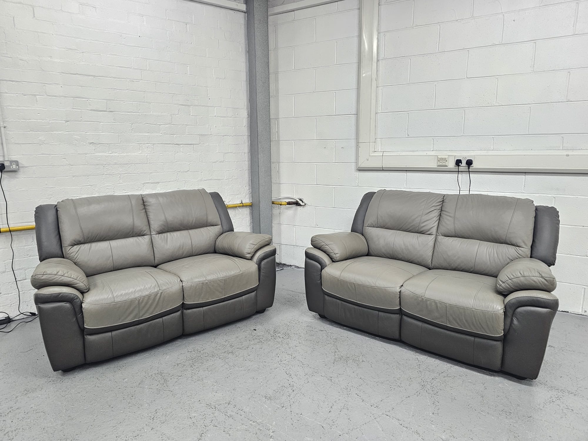Scs TwoTone Grey Leather 2 Seaters Sofas