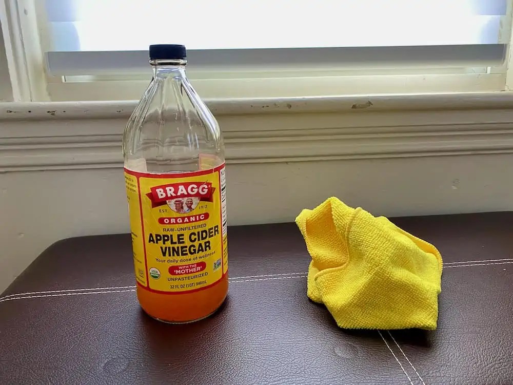 How to Clean Gold Jewelry With Vinegar Without Any Damage