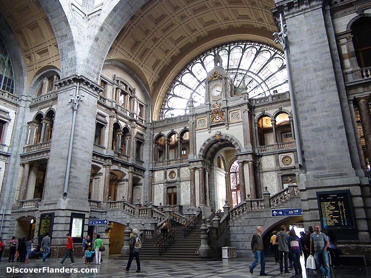 Pictures of Antwerp Central (AntwerpenCentraal) Railway Station.
