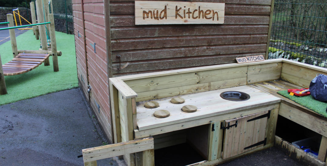 Spotlight on our Marvellous Mud Kitchens Discovering Days