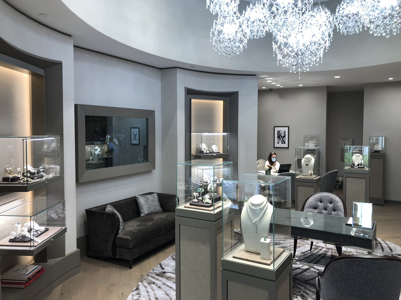 Fine Jewelry Retailer Display Craft