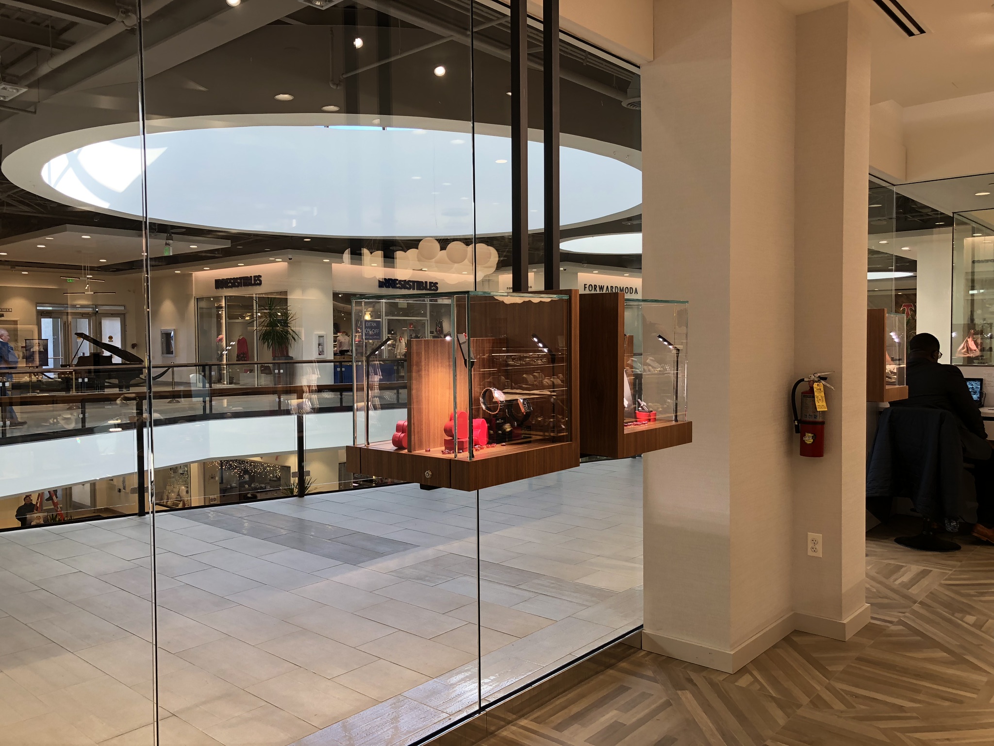 Different Types of Display Cases in Retail Display Craft