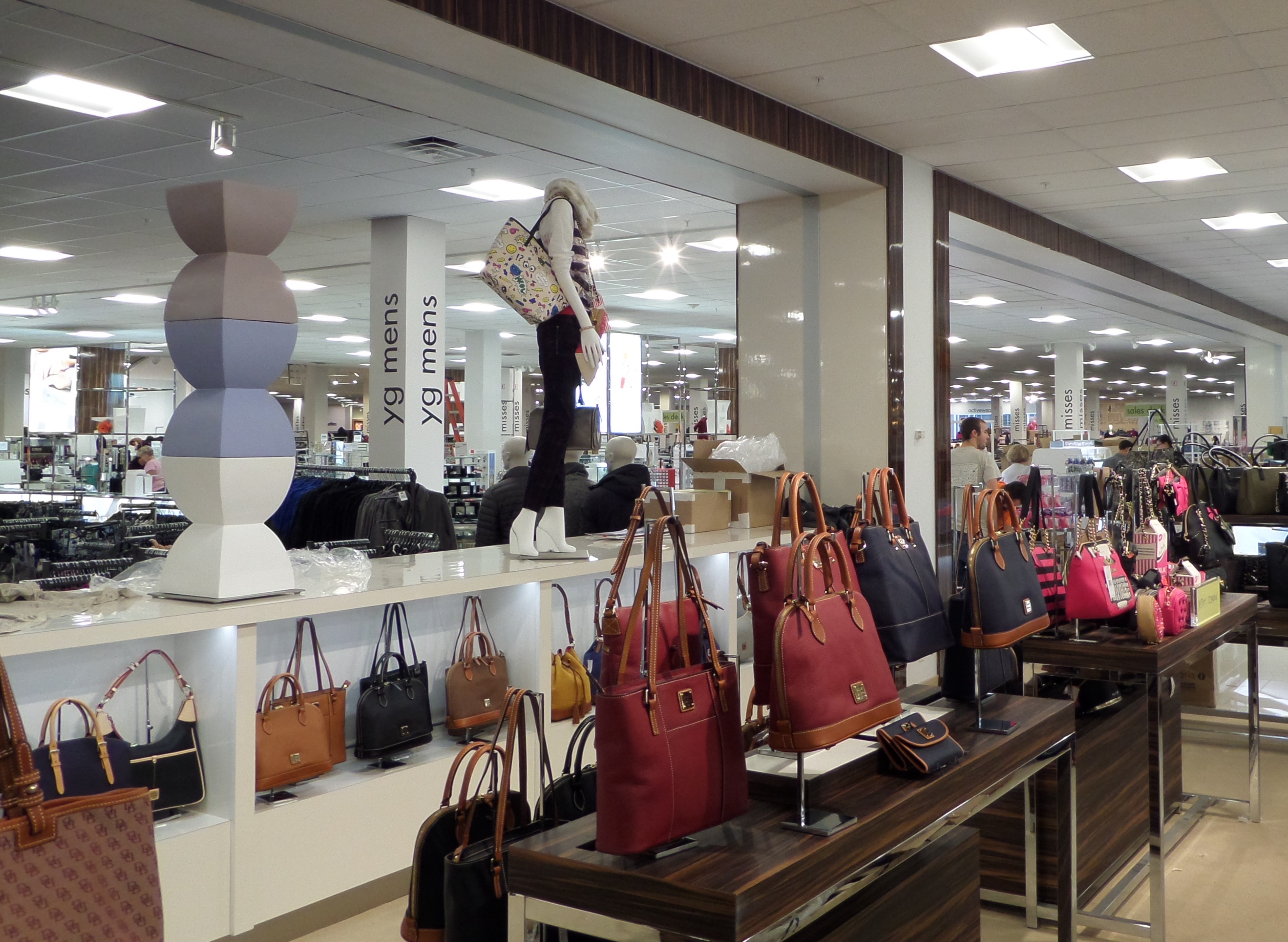 Retail Display Fixtures Display Craft Manufacturing Co.