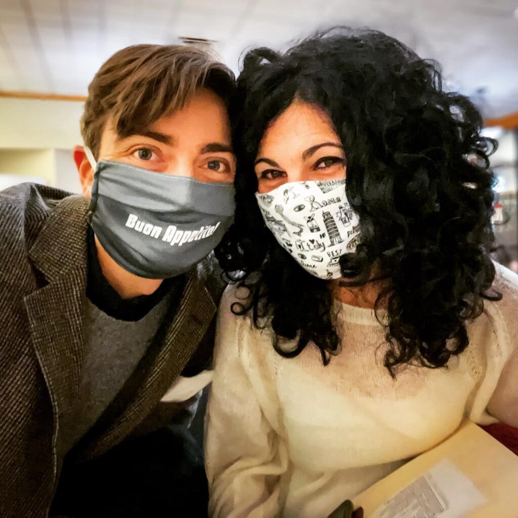 Eva e Harper insegnano...la grammatica della pasta! Distanti ma unite