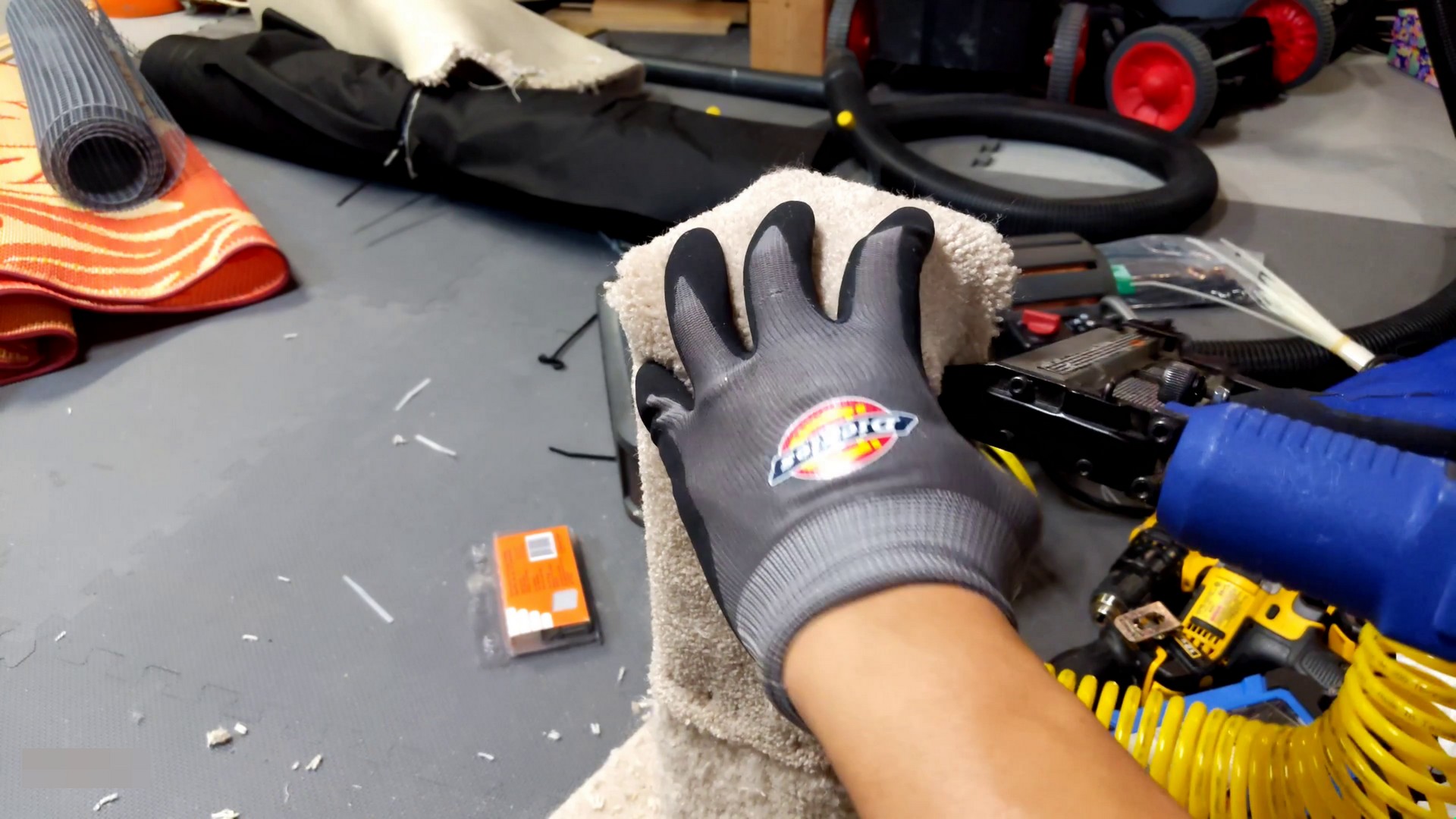 How to repair a scratching post for your beloved cats?