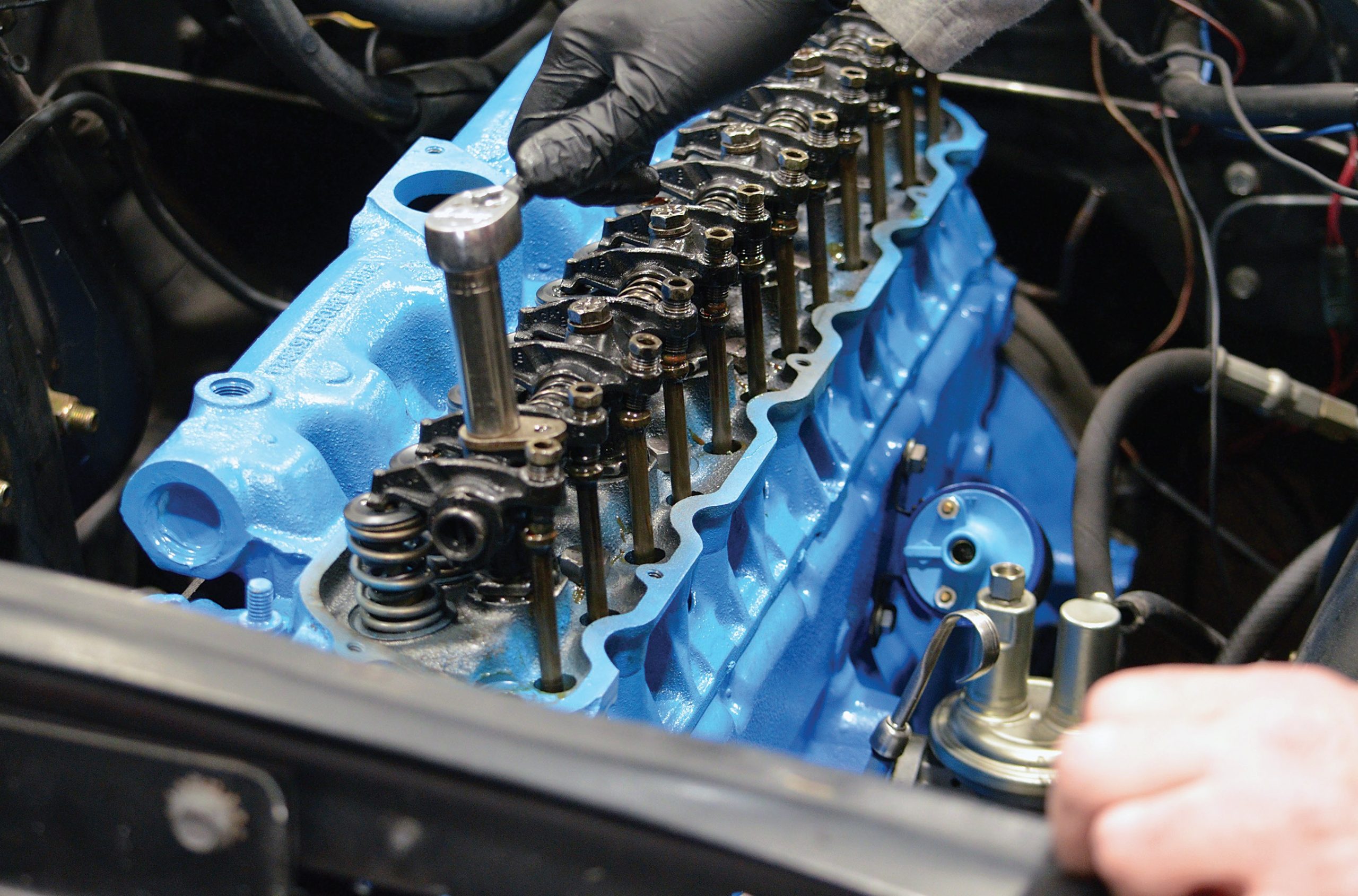 How to Install a Ford InlineSix Cylinder Head (with Bolt Torques Specs