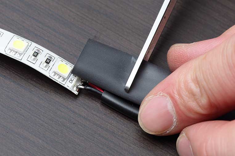カットしたLEDテープライトを再利用する方法（配線付け直し加工）