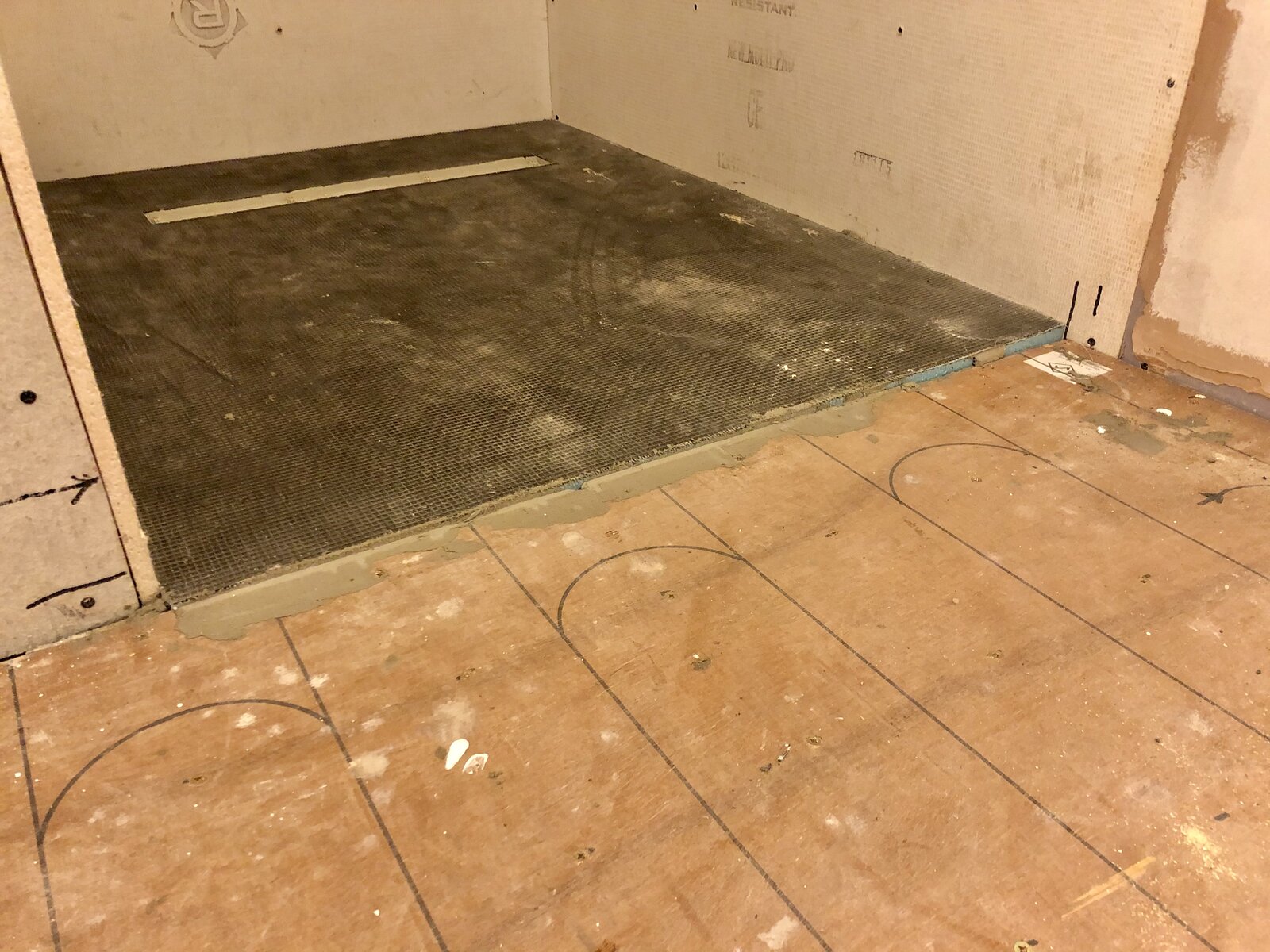 Levelling between shower tray and plywood floor DIYnot Forums