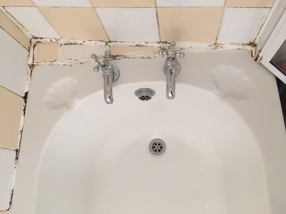 Packing out an empty void at one end of a bath DIYnot Forums