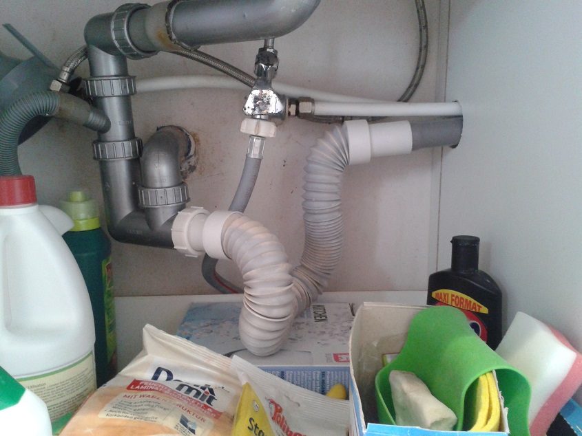 Mouldy sink drain pipe from poor installation? DIYnot Forums