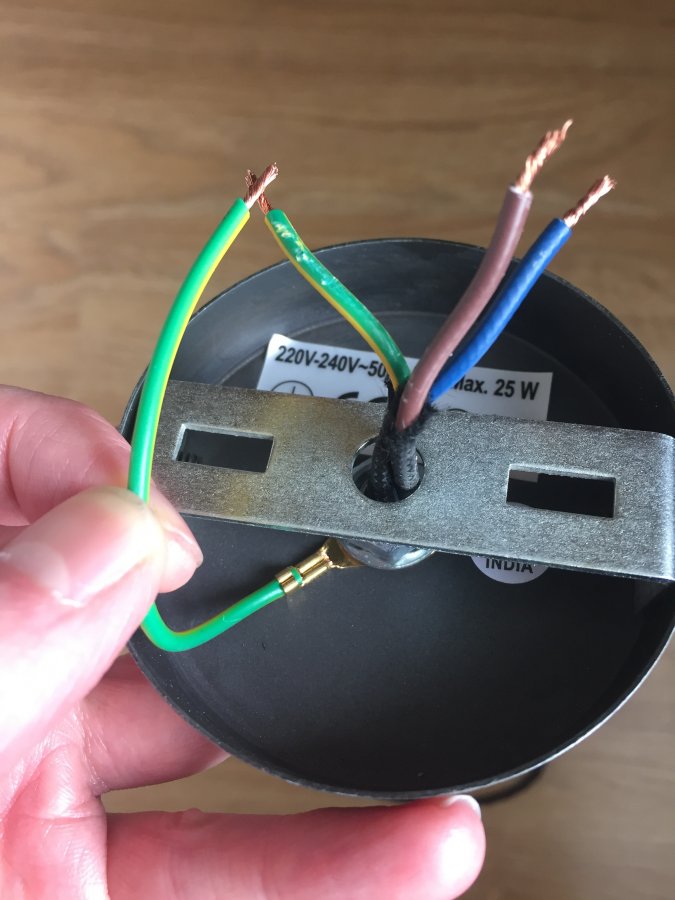 Earth cable for metal pendant light DIYnot Forums