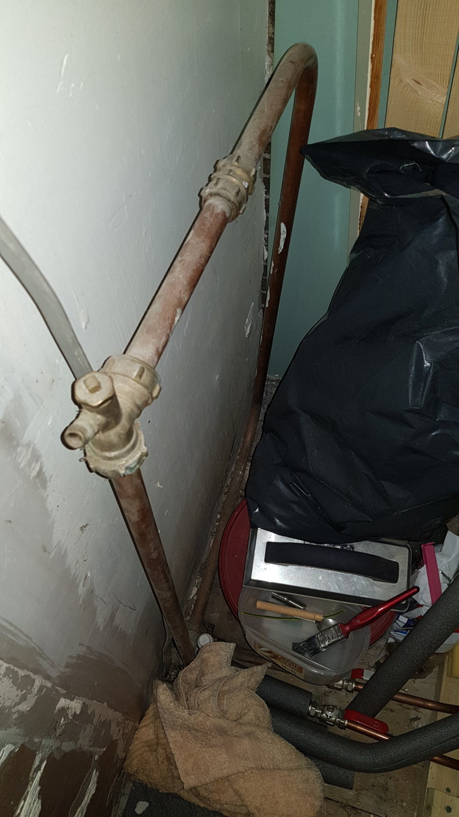 Central heating loop in bathroom required or not? DIYnot Forums