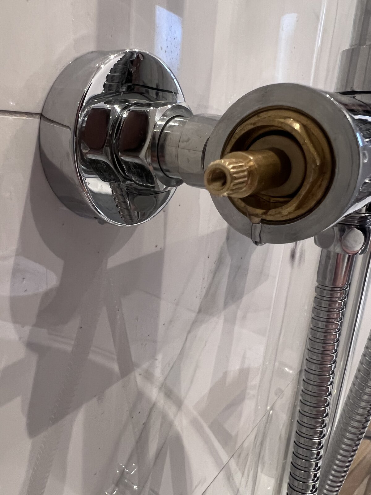 New shower bar leaking (flow control end) DIYnot Forums