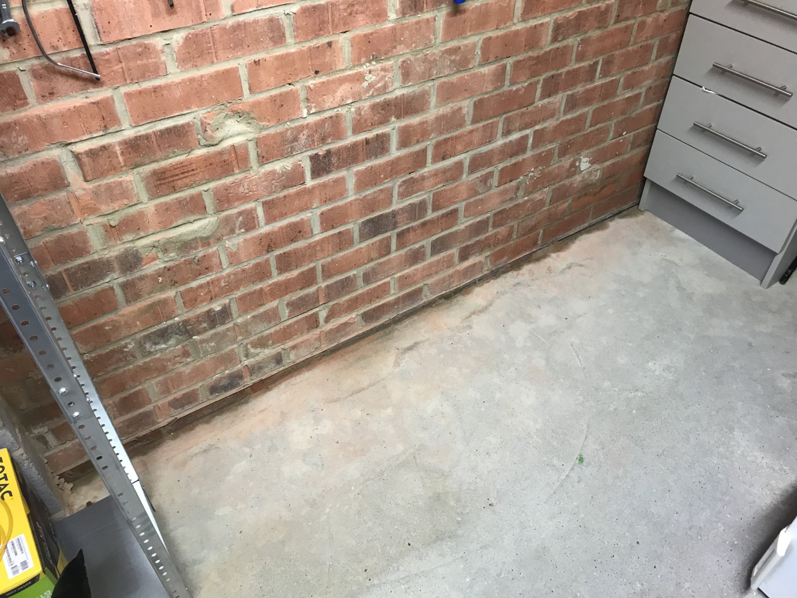 Ineffective damp course in garage... DIYnot Forums