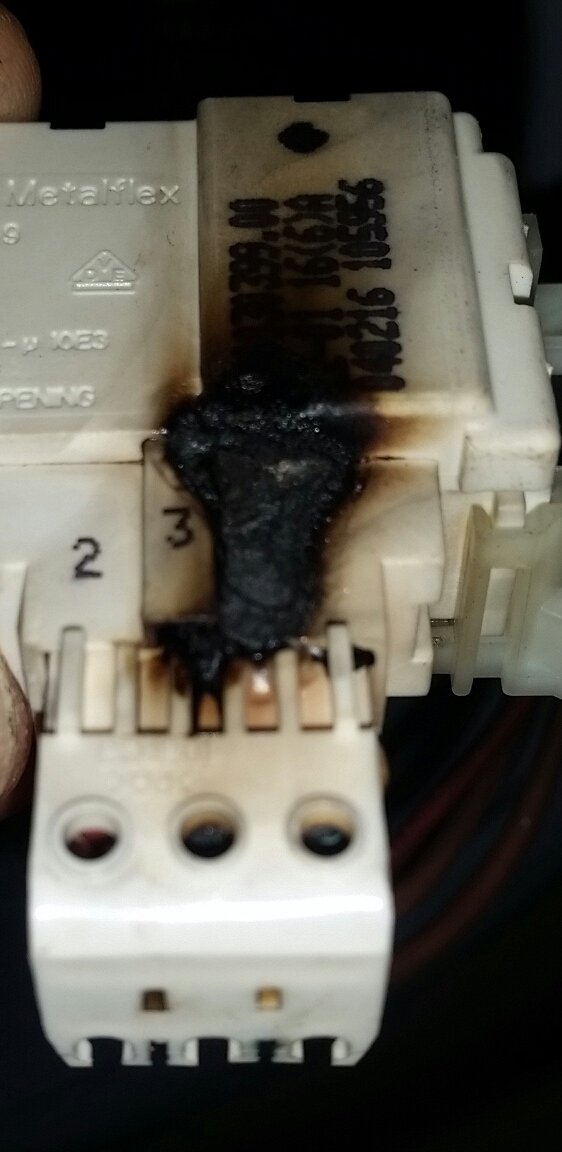 hotpoint washing machine burning smell & opens on spin DIYnot Forums