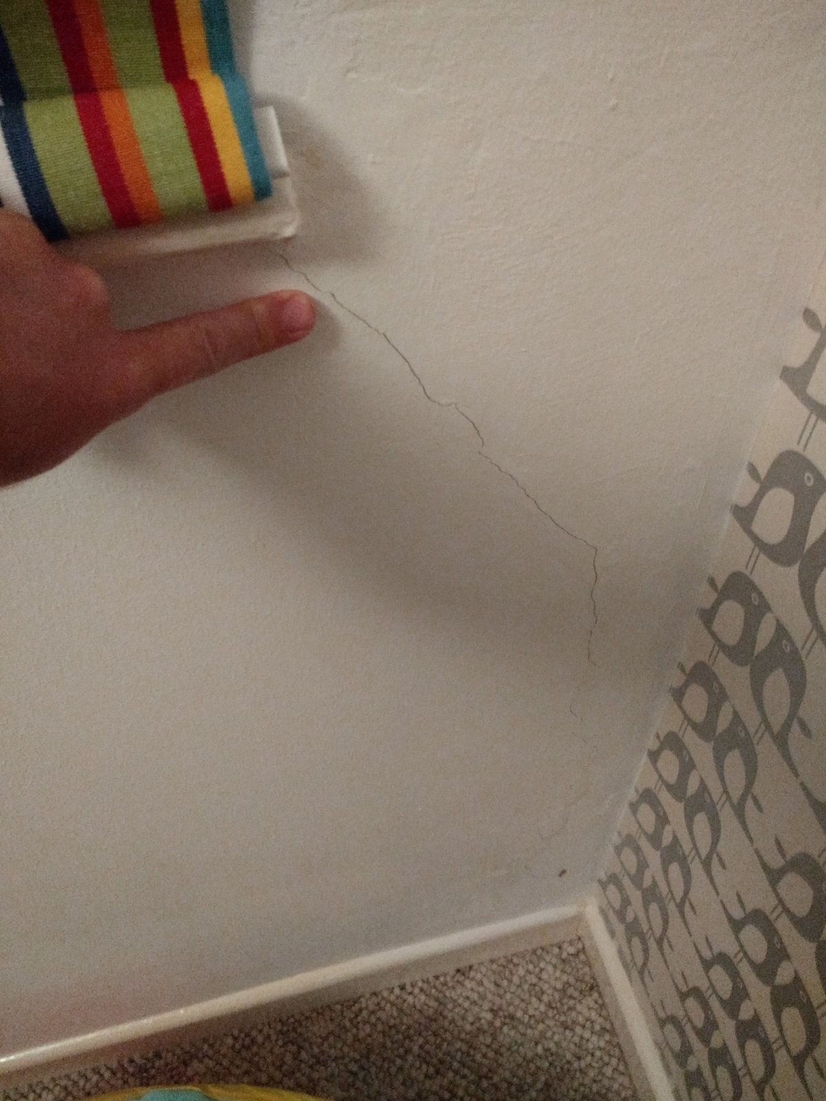 Cracks around window (advice please) DIYnot Forums